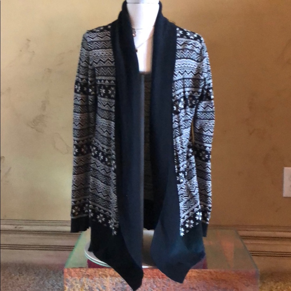 Levi’s black and white sweater